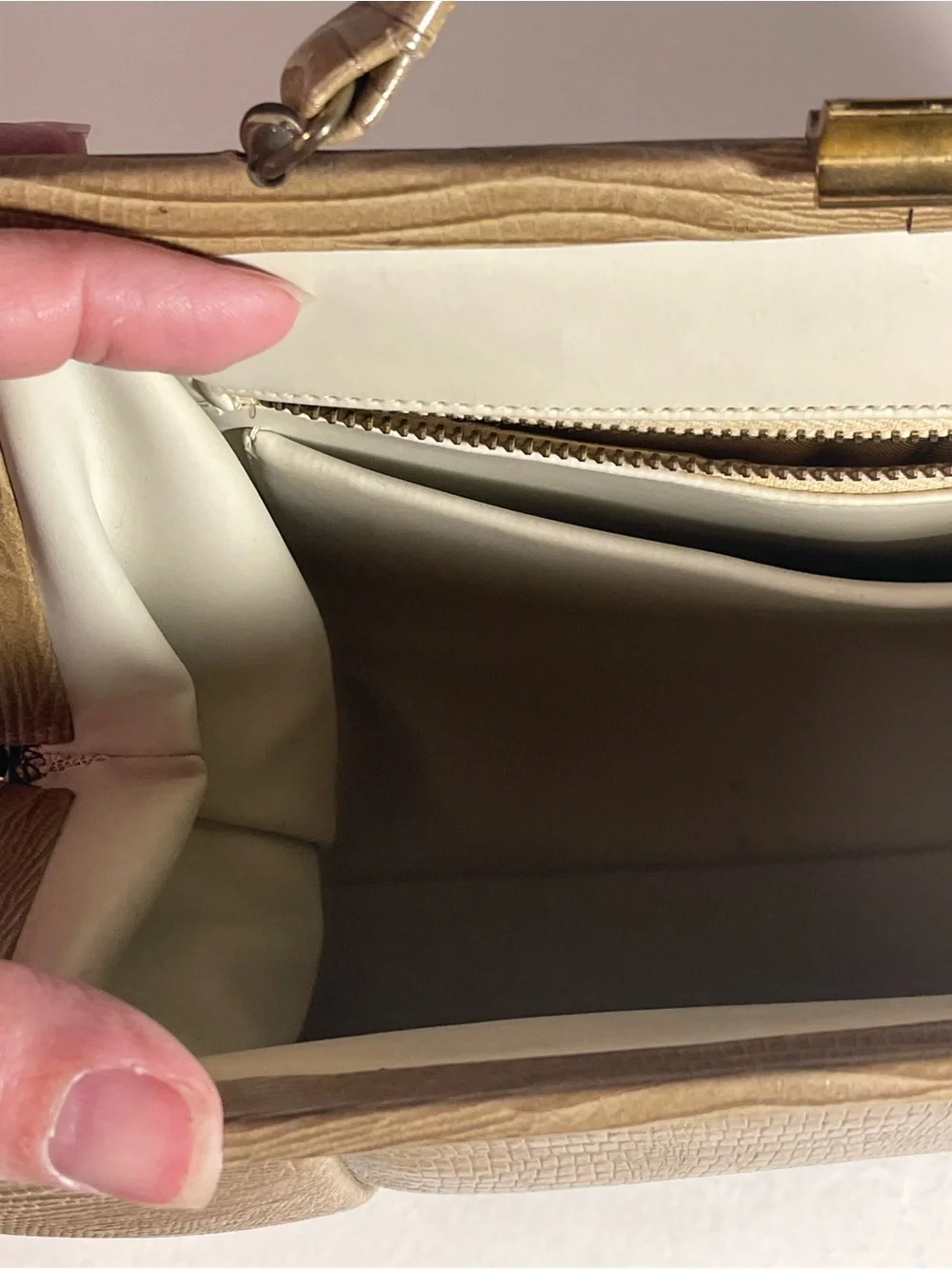 Vintage 1950s 1960s Taupe Lizard Embossed Handbag Purse Top Handle Talon Zipper